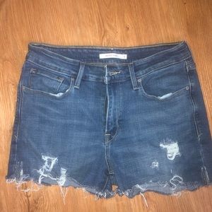 Reworked Mid-rise Levi Shorts